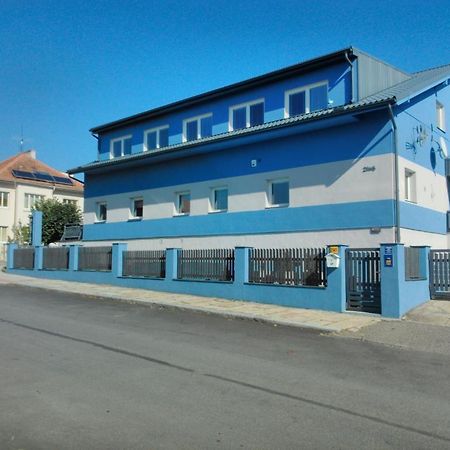 פיסק Manhattan Penzion מראה חיצוני תמונה