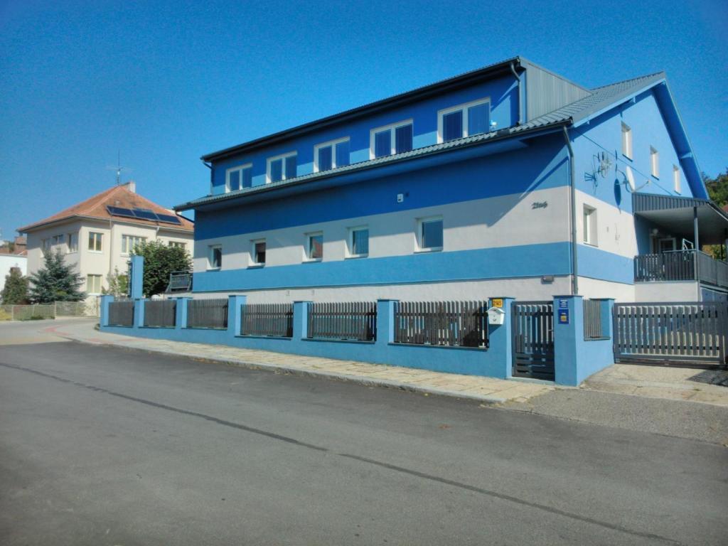 פיסק Manhattan Penzion מראה חיצוני תמונה